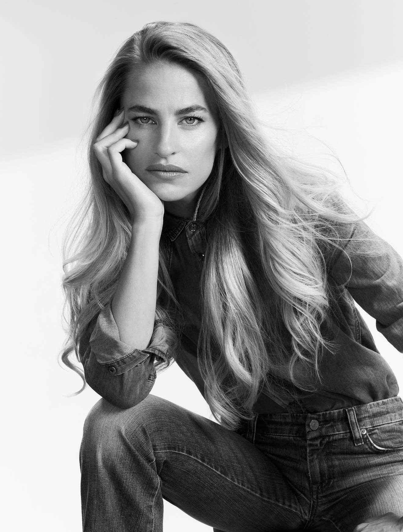 Natural glowing makeup and long waved hair by Dessange Paris makeup artists in Yerevan
